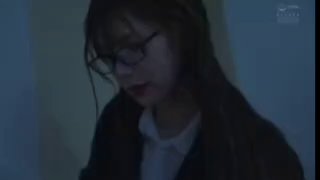发浪的贫乳妹纸沙发上诱惑帅哥用大鸡吧干她